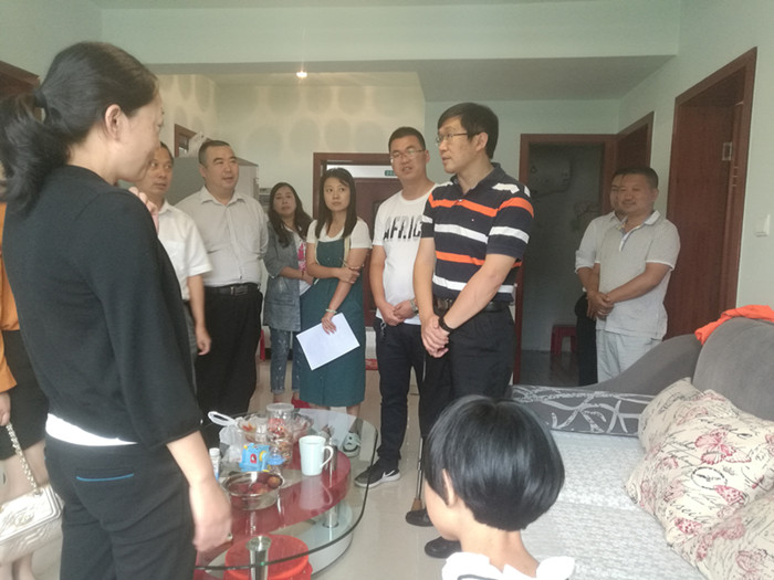 马骏副理事长在两市“量服”平台上随机选取督查过的4户残疾人，深入残疾人家中进行“量服”工作实地督查