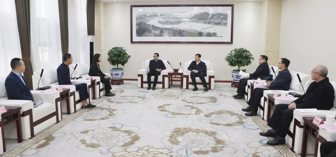 遂宁市委书记邵革军会见四川残疾人励志报告团代表
