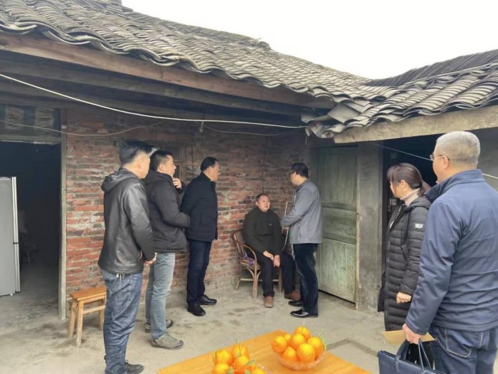 省残联党组成员、机关党委书记梁峰走访慰问残疾人