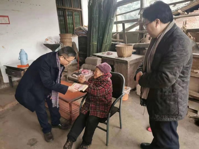 省残联党组成员、副理事长黄卫德走访慰问残疾人