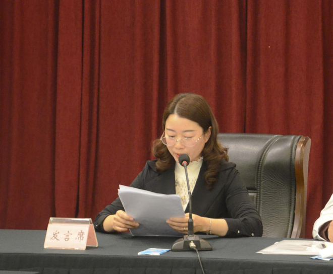 图为：县（区）残联作交流发言