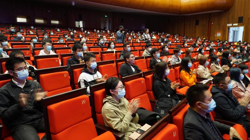 “自强奋进、绽放青春”残疾人励志报告会暨残疾人特殊艺术巡演现场(图一)