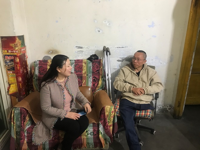 图一：省残联机关干部深入残疾人家庭开展志愿服务活动