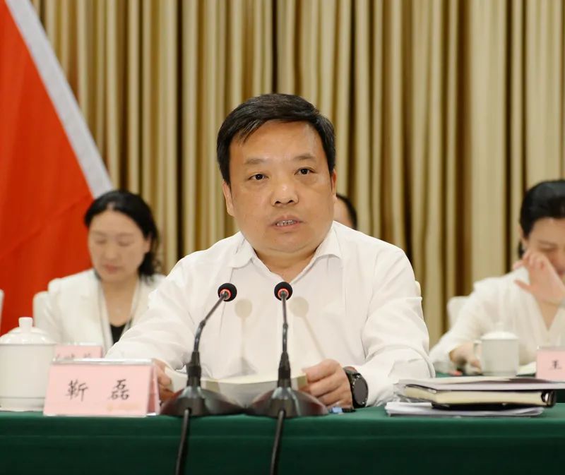 图：市委书记靳磊出席开幕式并讲话