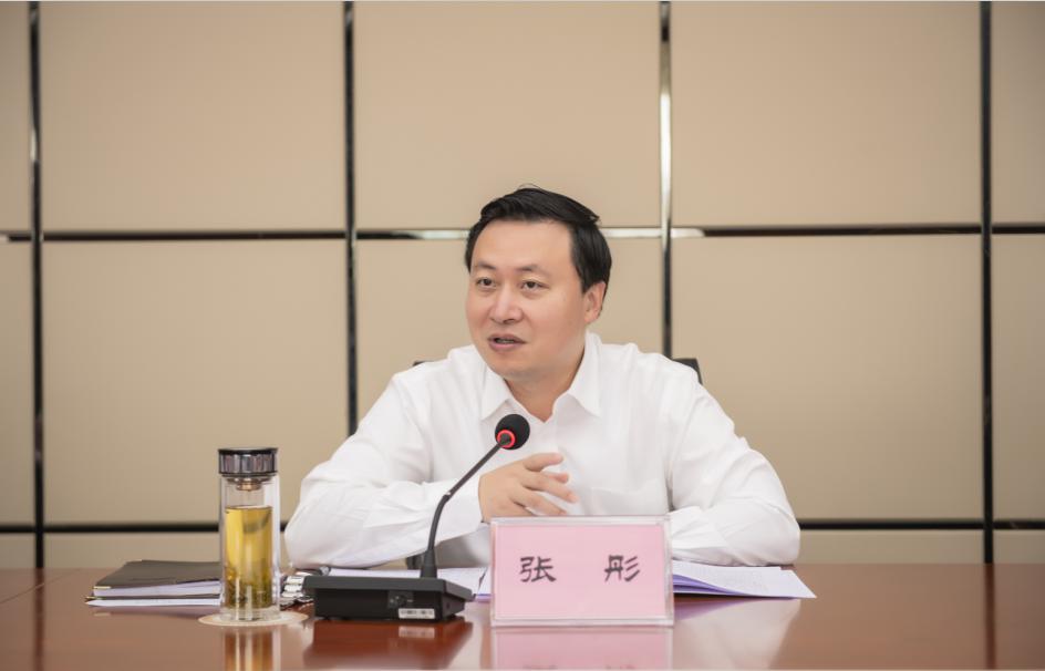 乐山市委副书记、市长张彤主持会议