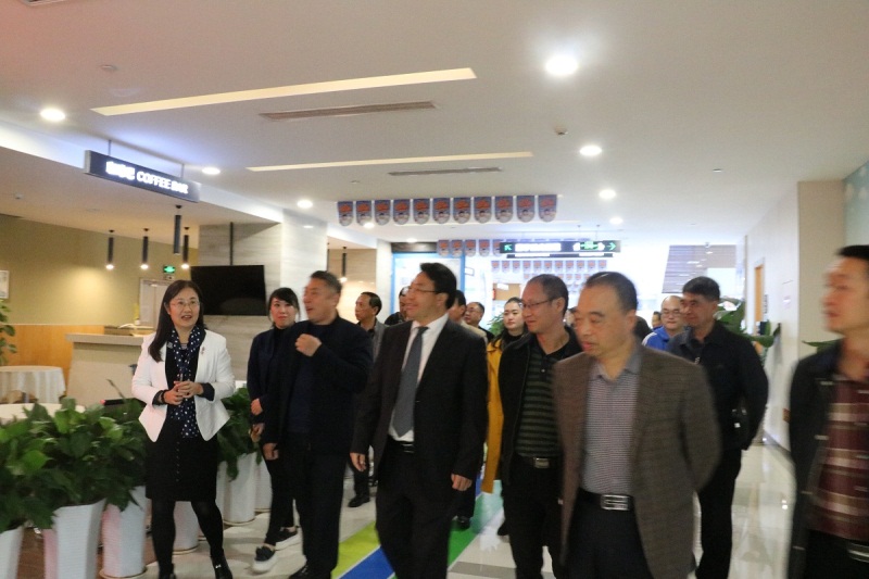 雅安市残联一行在成都东区爱尔眼科医院