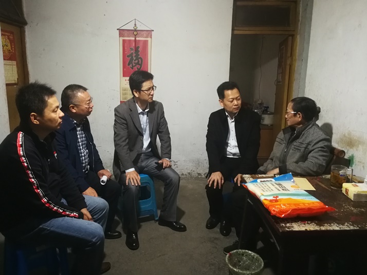 邓辉区长调研贫困残疾人帮扶工作现场（一）