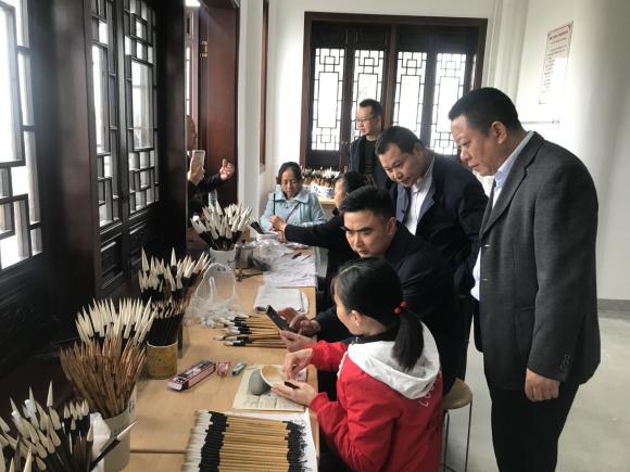 市残联党组书记、理事长谭荣达现场指导残疾人职业技能个性化培训