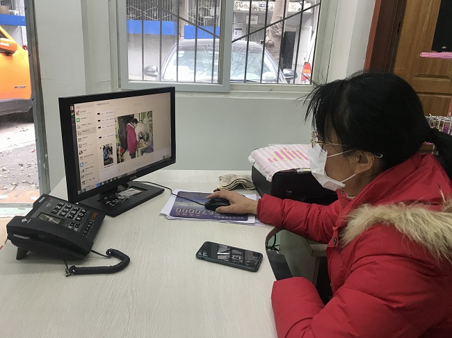 街道残联“阳光家园”老师屈艳在线上与学员互动