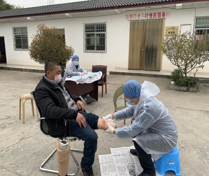 图片：假肢筛查工作现场