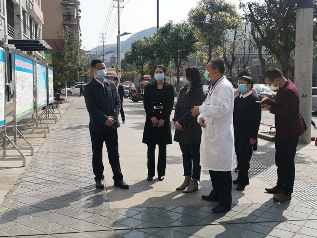 图片：南充市残联党组书记、理事长李会全一行深入阆中调研残疾人工作