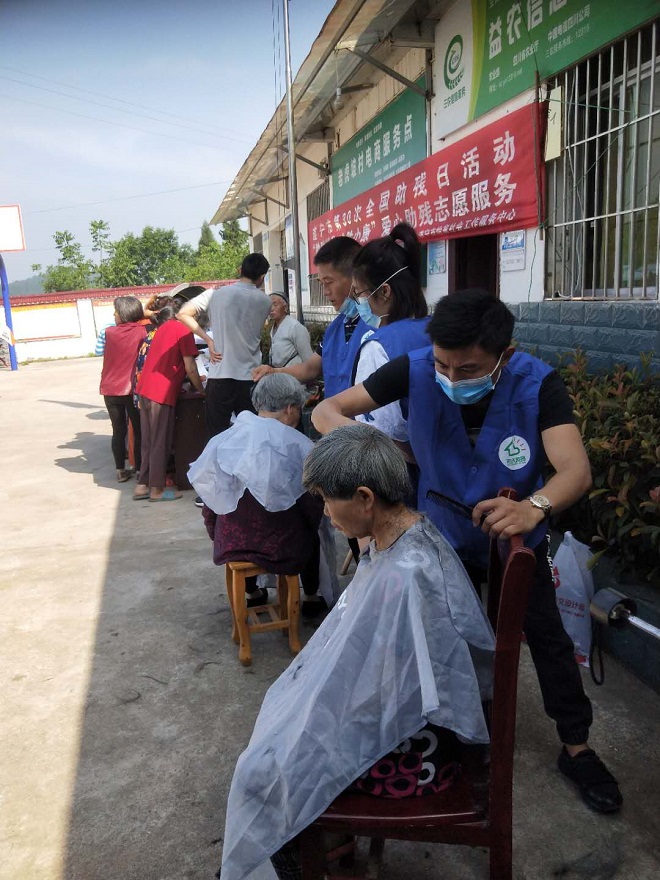 “助残脱贫、决胜小康”志愿服务活动（图三）