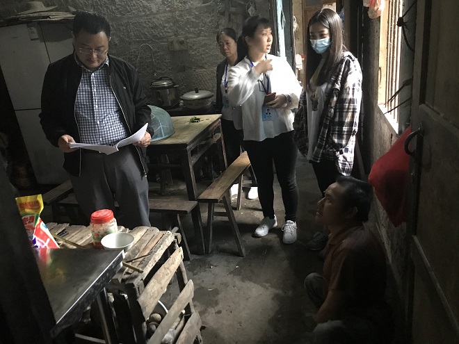 泸州市残联党组成员、组宣科科长徐勇到江阳区调研残疾人无障碍改造工作