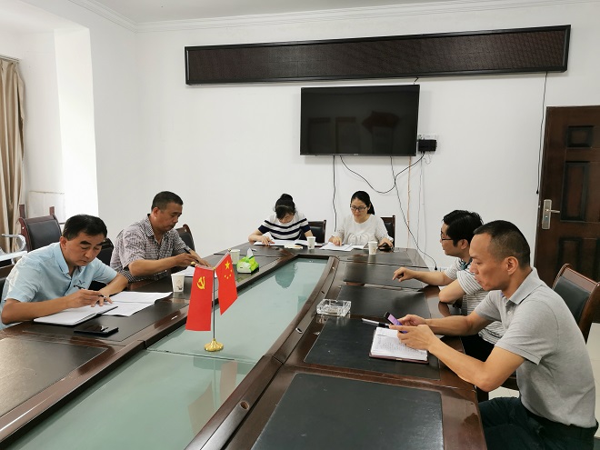 图片： 仁寿县人大领导一行督查检查白内障项目完成情况