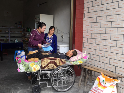 宜宾市、翠屏区残联走访慰问“8.18”洪灾受灾残疾人家庭（图二）