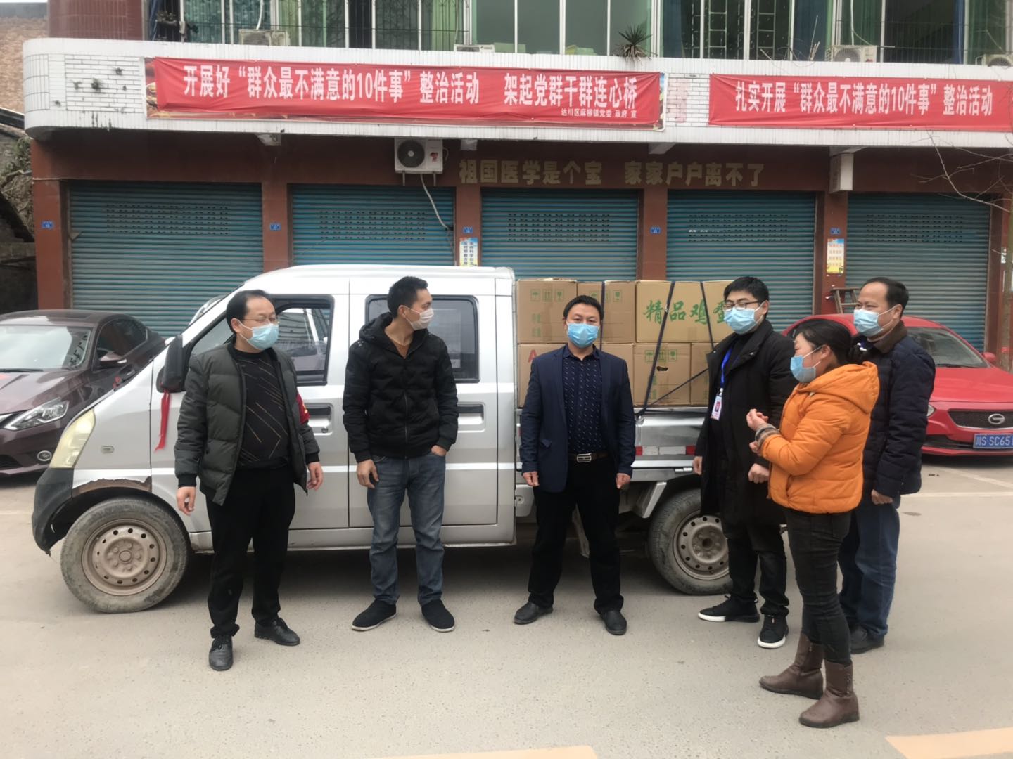 图片：唐华夫妻捐赠14400枚鸡蛋给卡口的疫情防控一线工作人员
