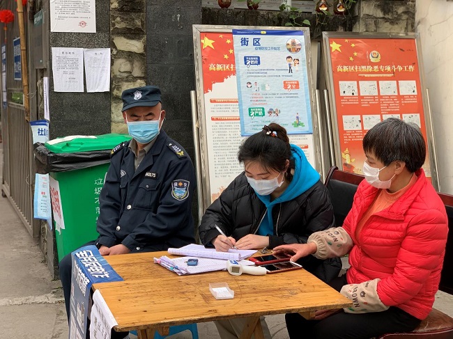 图片：熊瑶在防疫一线工作中