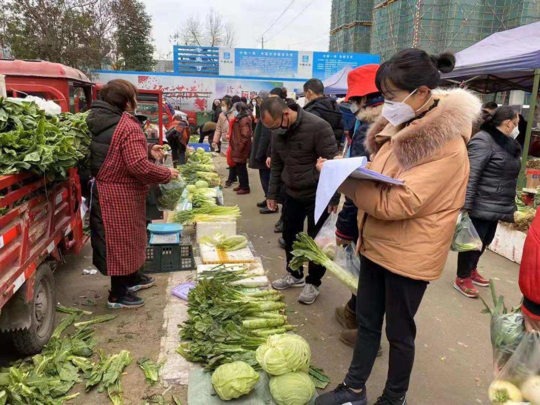 刘柳在防疫工作一线（图一）